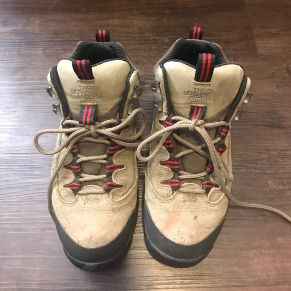 NORTH FACE Hiking Shoes, Size 7
